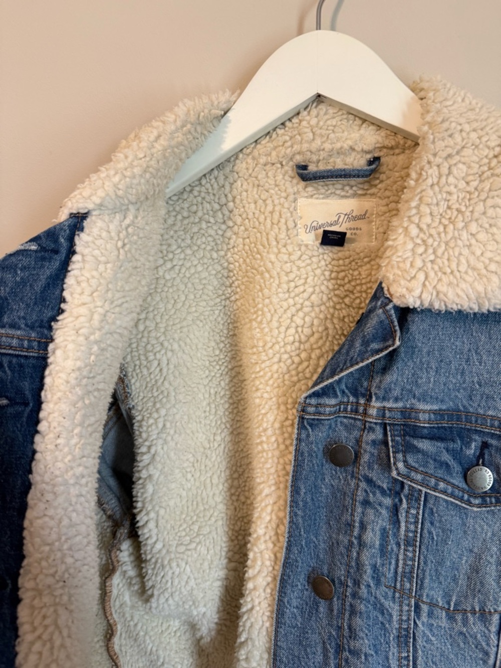 Universal Thread Blue Denim Jean Jacket with Cream Sherpa Collar - Picture 2 of 3